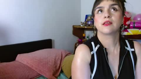 Snapshot of collette_beaufoy chatting on 05-15-26, 07:04 Collette online show from 05-15-26, 07:04