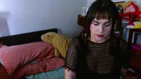 Snapshot of collette_beaufoy chatting on 05-17-26, 04:21 Collette online show from 05-17-26, 04:21