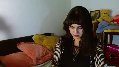 Snapshot of collette_beaufoy chatting on 05-23-26, 05:23 Collette online show from 05-23-26, 05:23