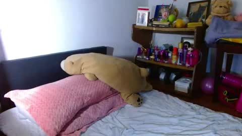 Snapshot of collette_beaufoy chatting on 05-24-26, 06:40 Collette online show from 05-24-26, 06:40