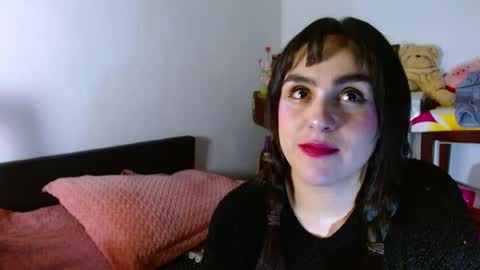 Snapshot of collette_beaufoy chatting on 05-30-26, 06:21 Collette online show from 05-30-26, 06:21