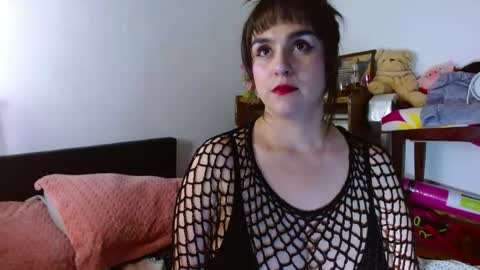 Snapshot of collette_beaufoy chatting on 05-31-26, 07:04 Collette online show from 05-31-26, 07:04