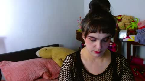 Snapshot of collette_beaufoy chatting on 06-03-26, 02:36 Collette online show from 06-03-26, 02:36