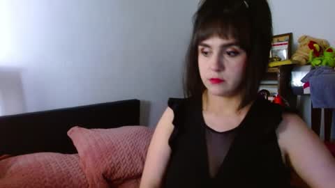 Snapshot of collette_beaufoy chatting on 06-18-26, 12:42 Collette online show from 06-18-26, 12:42