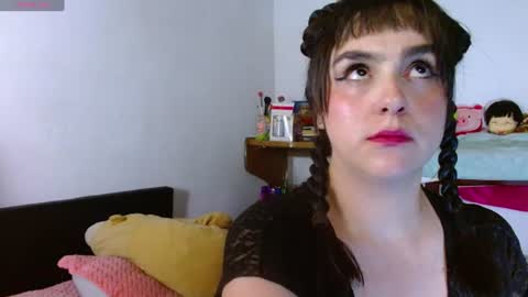 Snapshot of collette_beaufoy chatting on 07-19-26, 09:51 Collette online show from 07-19-26, 09:51