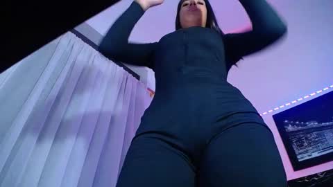  Nahomi  online show from 12-17-25, 10:54