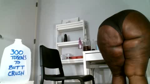 Snapshot of colorfullydark chatting on 01-31-25, 01:34 Noni online show from 01-31-25, 01:34