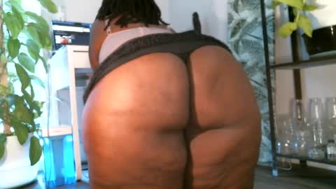 Snapshot of colorfullydark chatting on 02-26-25, 01:41 Noni online show from 02-26-25, 01:41