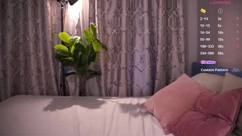 Snapshot of come_in_bed chatting on 02-09-26, 01:59 Audrey online show from 02-09-26, 01:59