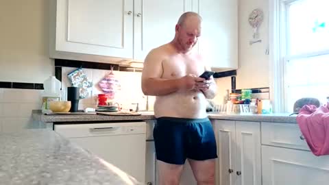 comegetmeinthemorning online show from 04-09-26, 08:03