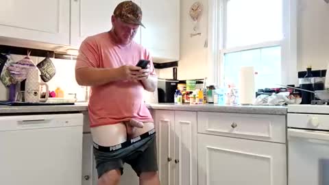 Snapshot of comegetmeinthemorning chatting on 05-18-26, 04:24 comegetmeinthemorning online show from 05-18-26, 04:24
