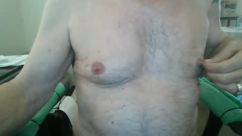 Snapshot of comeonmymouth chatting on 06-01-26, 08:32 comeonmymouth online show from 06-01-26, 08:32
