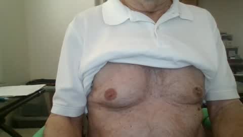 Snapshot of comeonmymouth chatting on 06-18-26, 05:39 comeonmymouth online show from 06-18-26, 05:39