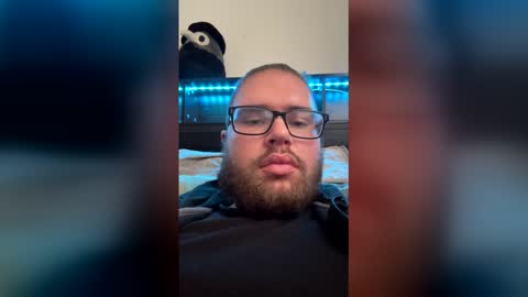 Snapshot of comfortable_bite chatting on 12-15-25, 10:25 Comfortable bite online show from 12-15-25, 10:25