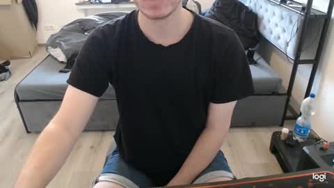 Snapshot of commanderchip chatting on 10-18-25, 03:35 commanderchip online show from 10-18-25, 03:35