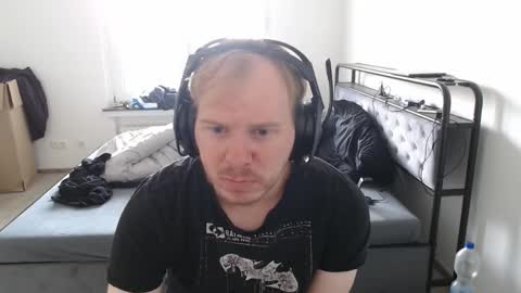 Snapshot of commanderchip chatting on 10-19-25, 12:39 commanderchip online show from 10-19-25, 12:39