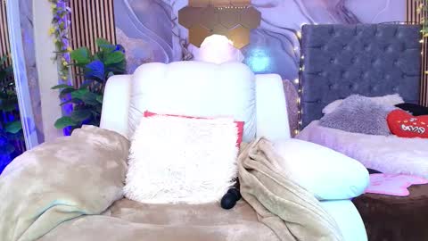 Snapshot of concubine_princess chatting on 12-19-25, 10:39 Ariane... online show from 12-19-25, 10:39