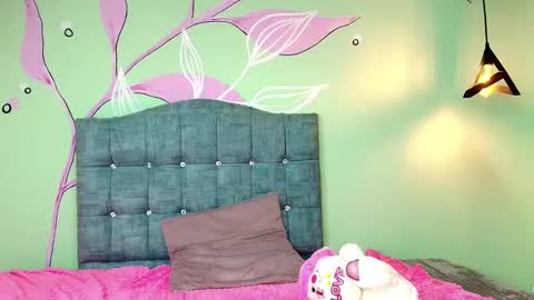 C O N N I E online show from 03-04-25, 03:15