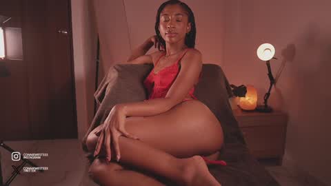 Snapshot of connie_west0 chatting on 12-15-24, 02:41   independent model online show from 12-15-24, 02:41