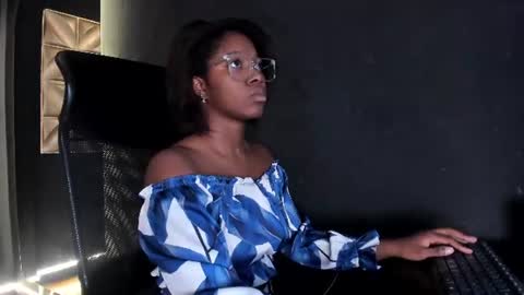 Snapshot of connywellss chatting on 06-10-26, 07:57 Nilo Solem online show from 06-10-26, 07:57
