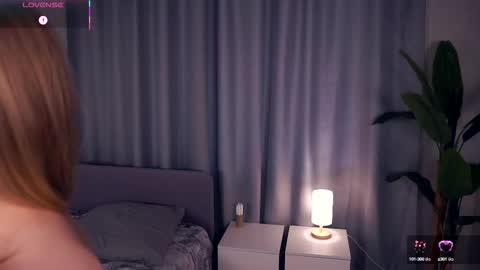 Hello im Sofia Welcme to my room .More hugs and kiss for you online show from 10-14-25, 06:36