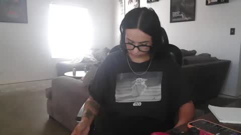 controllercutie online show from 10-01-25, 02:34