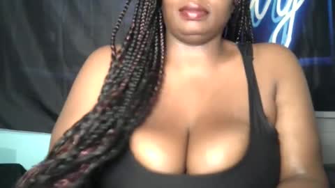 Snapshot of cookie1019 chatting on 02-12-25, 02:43 Cookie1019 online show from 02-12-25, 02:43