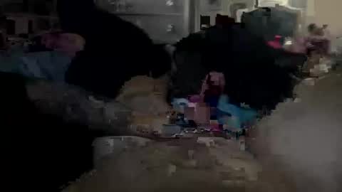 Snapshot of cookie_monster8593 chatting on 12-21-25, 03:52 cookie_monster8593 online show from 12-21-25, 03:52