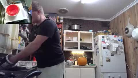 Snapshot of cookieliquor chatting on 10-27-25, 09:52 Cookie - I do cooking streams occasionally. Next stream online show from 10-27-25, 09:52