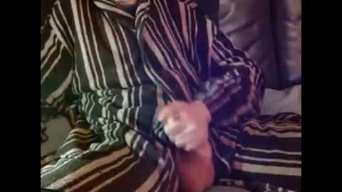 Snapshot of coolbreeze420842217 chatting on 12-18-25, 08:04 coolbreeze420 online show from 12-18-25, 08:04