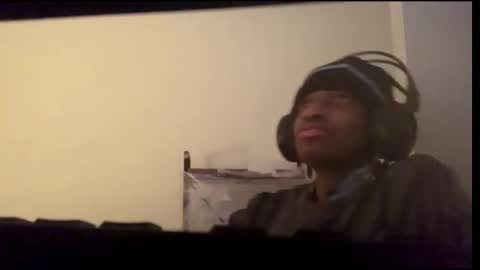 Snapshot of coolvibes69 chatting on 12-16-25, 04:06 coolvibes69 online show from 12-16-25, 04:06