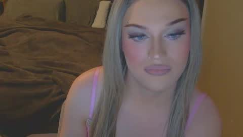 Snapshot of coracav chatting on 11-20-25, 11:59 coracav online show from 11-20-25, 11:59