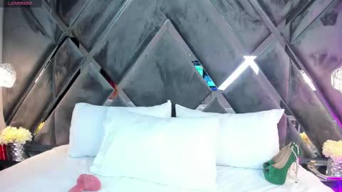 Coral online show from 12-16-25, 04:28