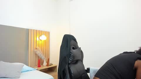 C O R A  L online show from 11-05-25, 02:22