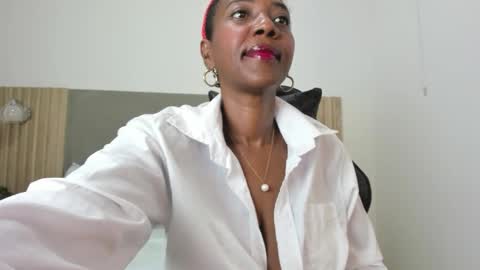 C O R A  L online show from 11-15-25, 07:54