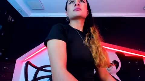 Snapshot of coral_gibson chatting on 01-10-25, 12:15 Coral online show from 01-10-25, 12:15