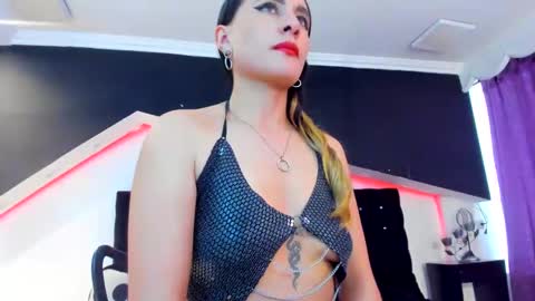 Snapshot of coral_gibson chatting on 01-16-25, 06:59 Coral online show from 01-16-25, 06:59