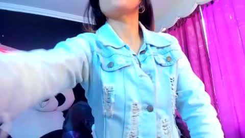 Snapshot of coral_gibson chatting on 01-17-25, 12:21 Coral online show from 01-17-25, 12:21