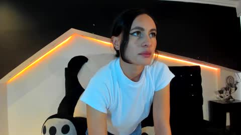 Snapshot of coral_gibson chatting on 01-25-25, 12:05 Coral online show from 01-25-25, 12:05