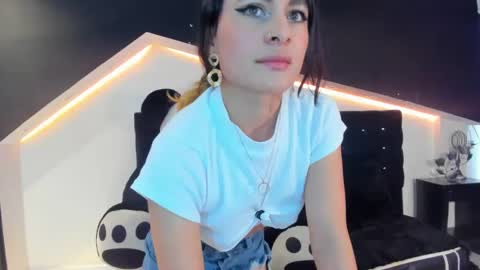 Snapshot of coral_gibson chatting on 01-25-25, 03:09 Coral online show from 01-25-25, 03:09