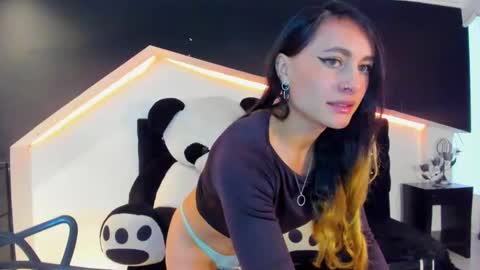 Snapshot of coral_gibson chatting on 01-29-25, 01:28 Coral online show from 01-29-25, 01:28