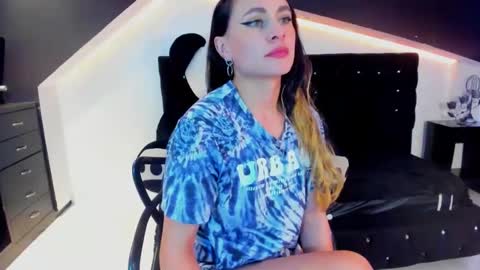Snapshot of coral_gibson chatting on 01-29-25, 05:56 Coral online show from 01-29-25, 05:56