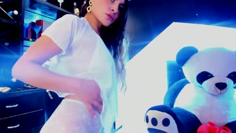 Snapshot of coral_gibson chatting on 02-01-25, 03:07 Coral online show from 02-01-25, 03:07