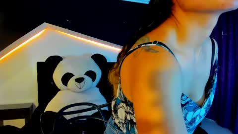 Snapshot of coral_gibson chatting on 02-03-25, 12:03 Coral online show from 02-03-25, 12:03