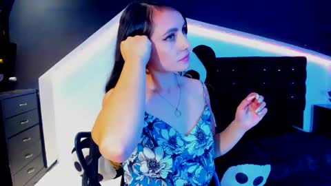 Snapshot of coral_gibson chatting on 02-03-25, 06:07 Coral online show from 02-03-25, 06:07