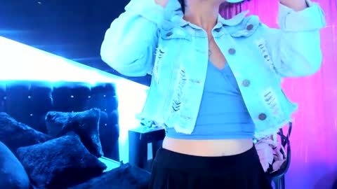 Snapshot of coral_gibson chatting on 02-04-25, 12:11 Coral online show from 02-04-25, 12:11