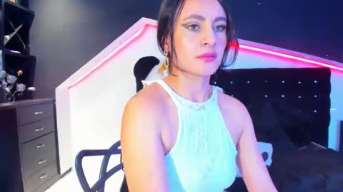 Snapshot of coral_gibson chatting on 02-06-25, 01:10 Coral online show from 02-06-25, 01:10