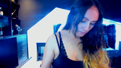 Snapshot of coral_gibson chatting on 02-10-25, 12:18 Coral online show from 02-10-25, 12:18