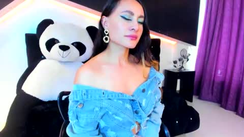 Snapshot of coral_gibson chatting on 02-12-25, 06:51 Coral online show from 02-12-25, 06:51