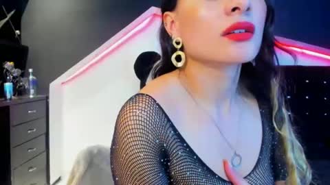 Snapshot of coral_gibson chatting on 02-17-25, 06:59 Coral online show from 02-17-25, 06:59